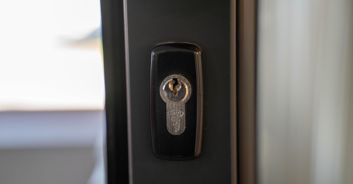 locksmith service technician — William Locksmith of providence